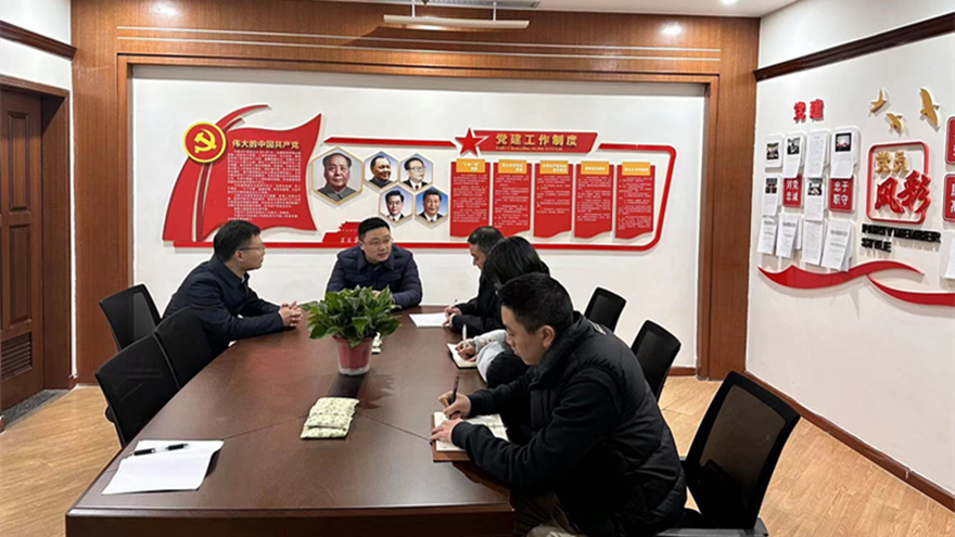 圖五：集團總會計師齊飛、副總經(jīng)理馬江水督導(dǎo)金控小貸安全工作